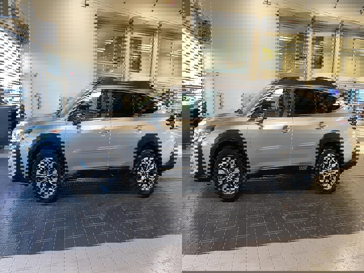 Used 2023 Subaru Outback Limited image 3