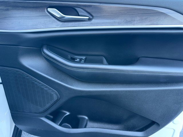 Used 2024 Jeep Grand Cherokee Limited image 35