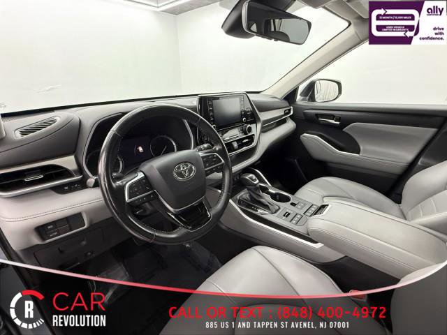 Used 2021 Toyota Highlander XLE image 16