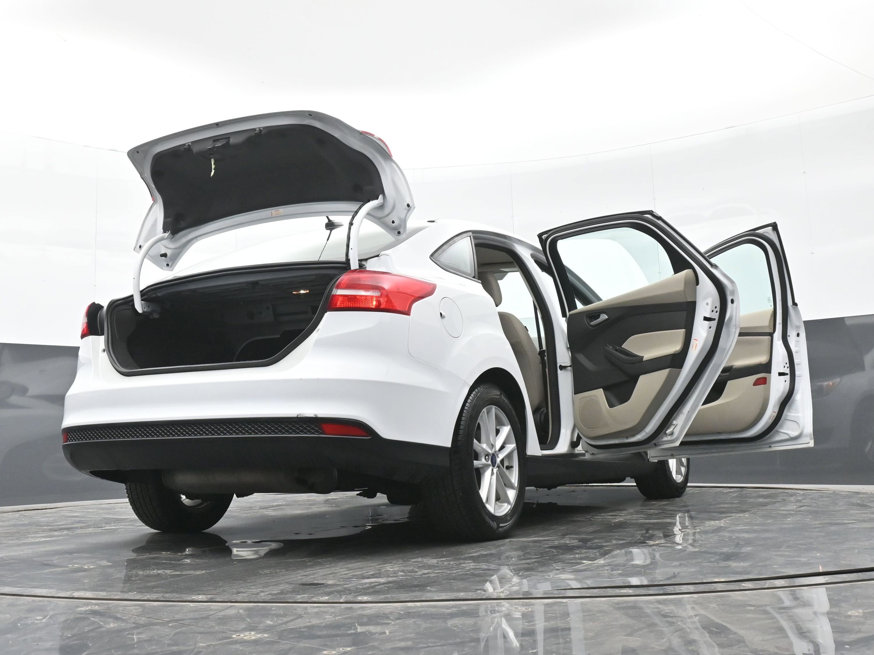 Used 2018 Ford Focus SE image 49