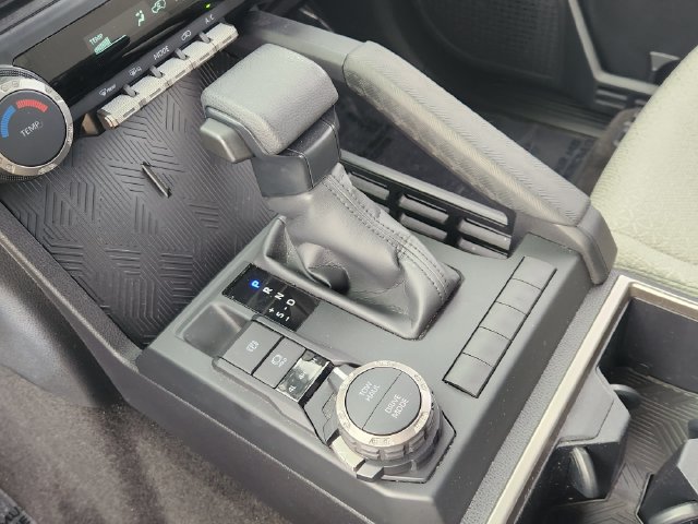 Used 2025 Toyota 4Runner SR5 AWD/4WD image 15