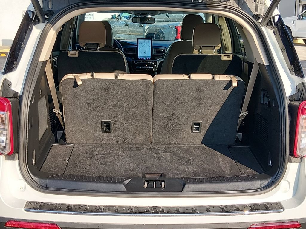 Used 2023 Ford Explorer Limited w/ Limited Technology Package RWD image 17