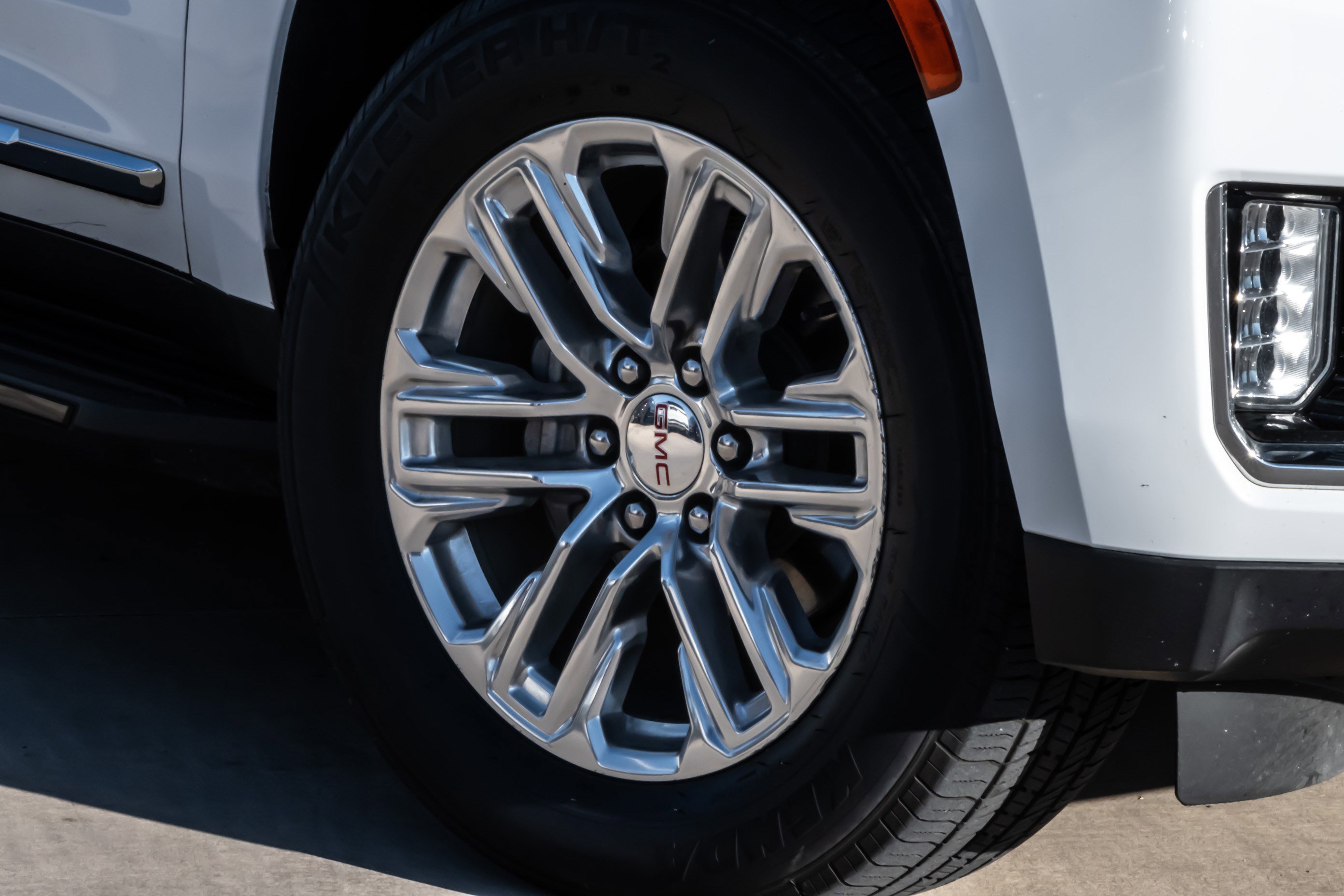 Used 2021 GMC Yukon SLT w/ SLT Premium Package image 8