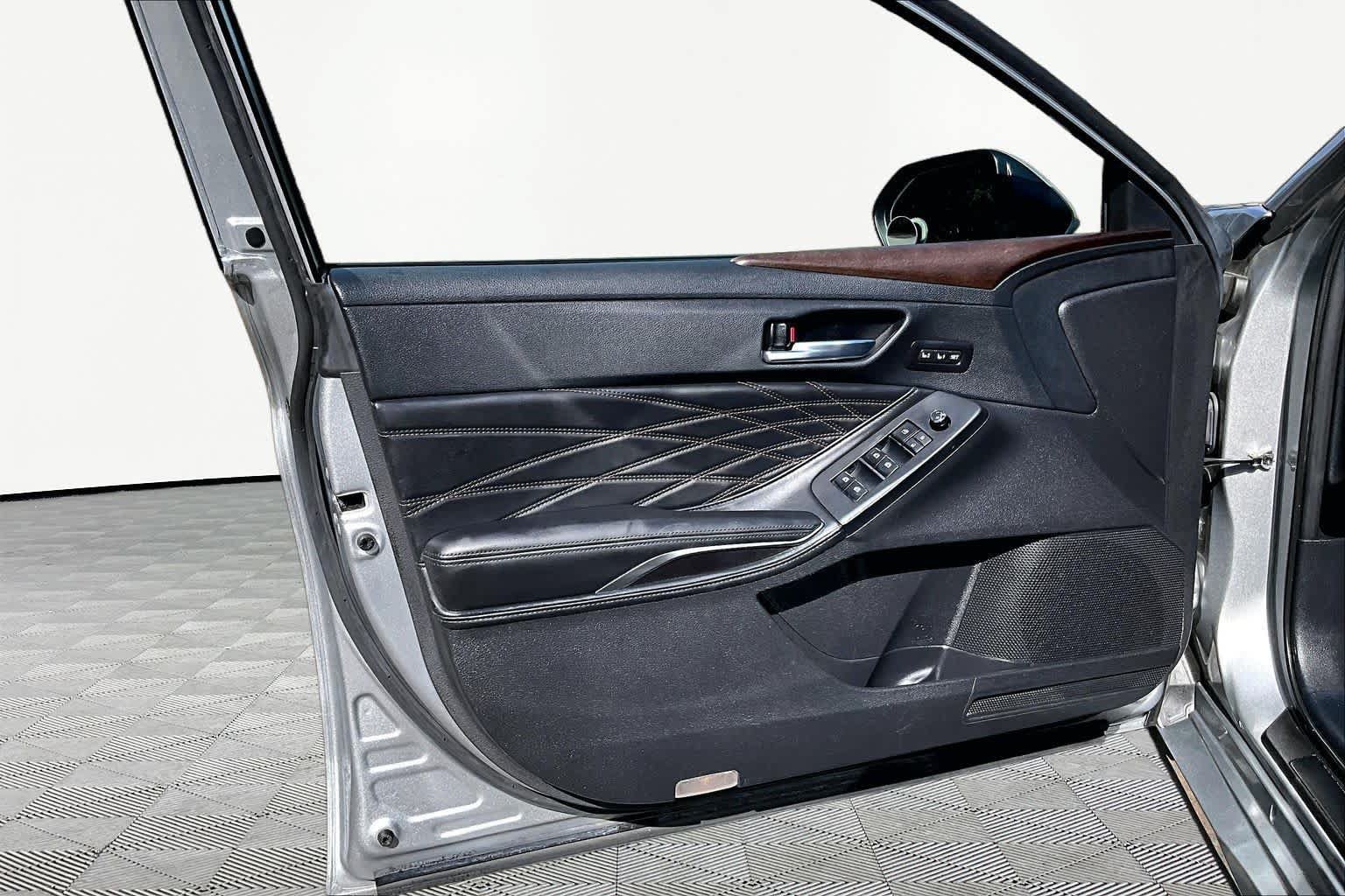 Certified 2021 Toyota Avalon Limited w/ Advanced Safety Package FWD image 22