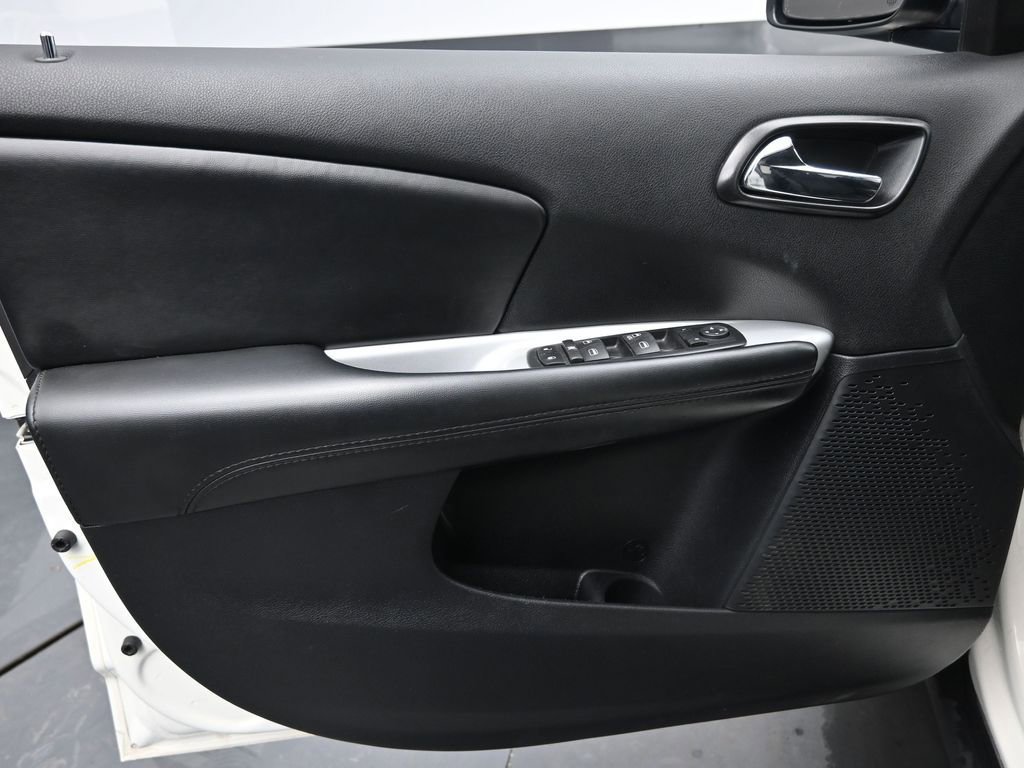 Used 2020 Dodge Journey SE image 22