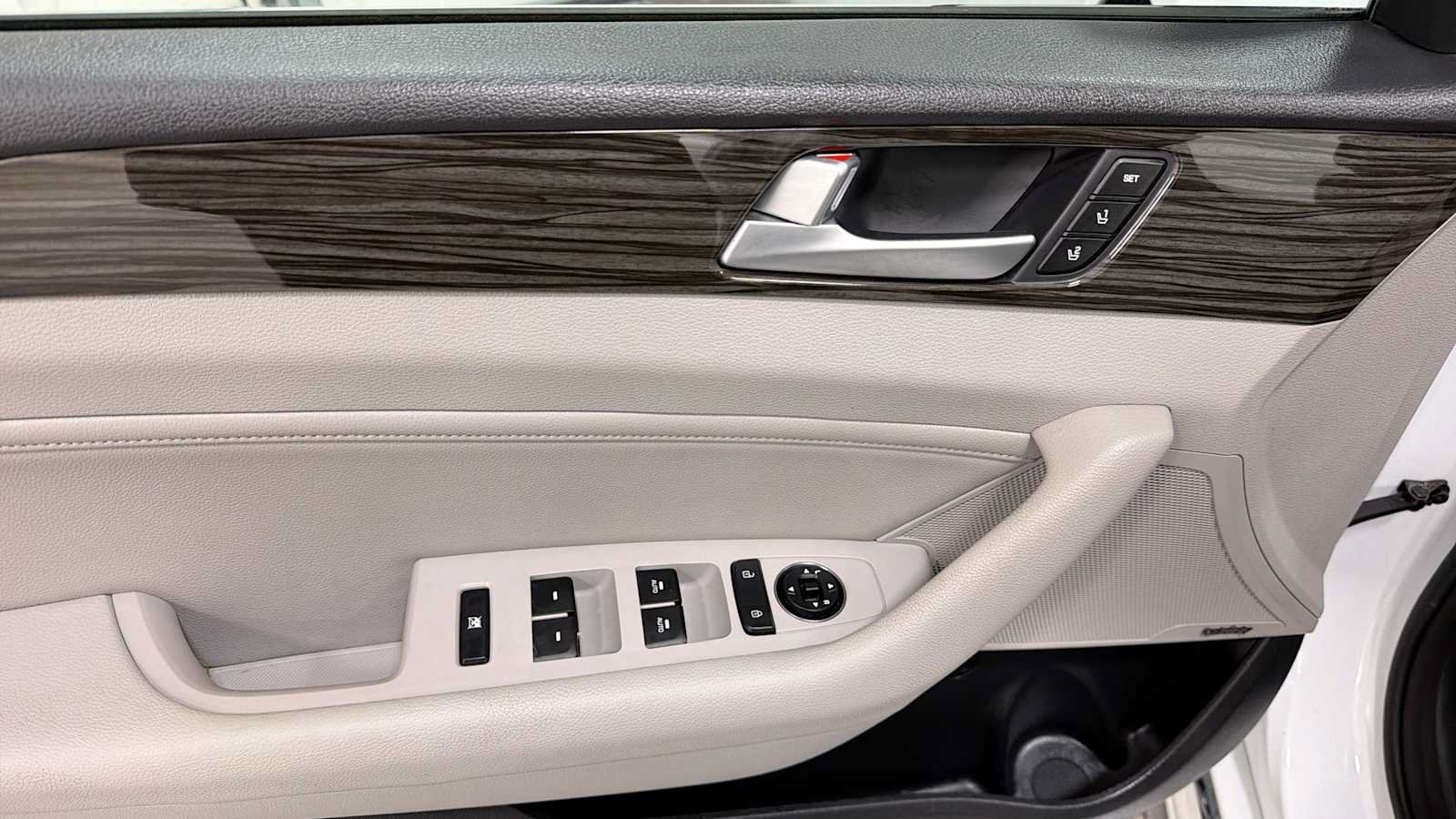Used 2015 Hyundai Sonata Limited w/ Option Group 06 FWD image 15