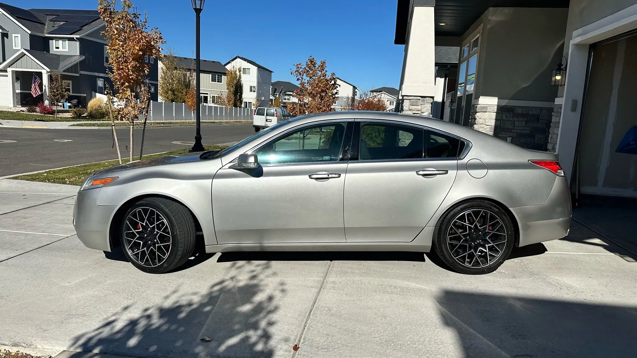 Used 2011 Acura TL SH-AWD image 2
