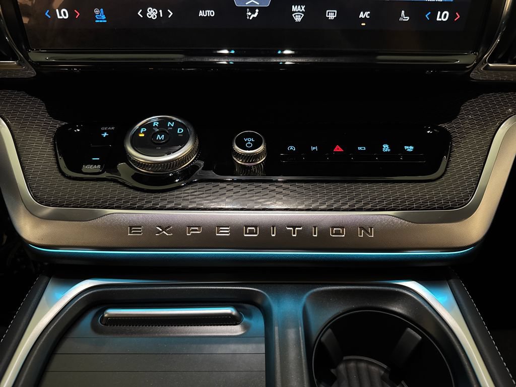 New 2027 Ford Expedition Platinum RWD image 12