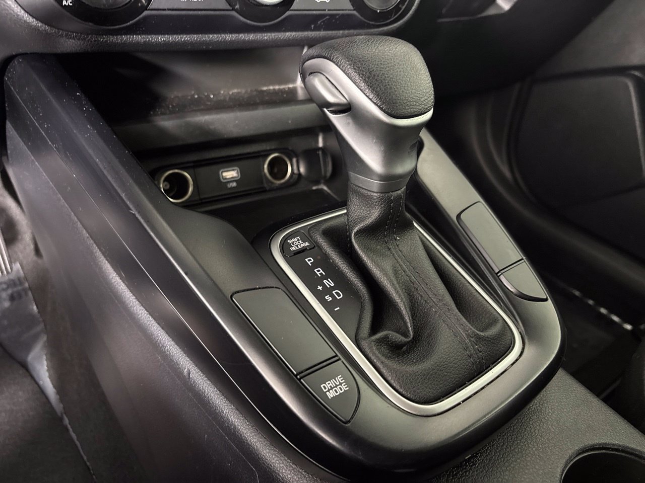 Used 2025 Kia Soul LX w/ LX Technology Package FWD image 20