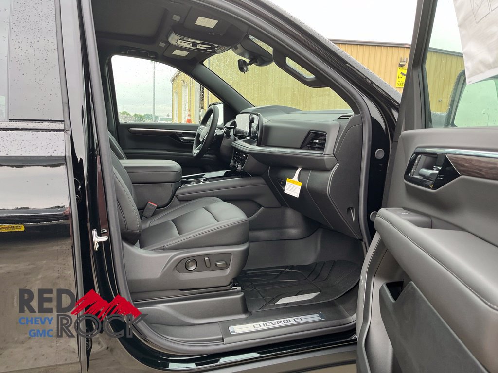 New 2026 Chevrolet Suburban Z71 w/ Z71 Off-Road Package AWD/4WD image 12