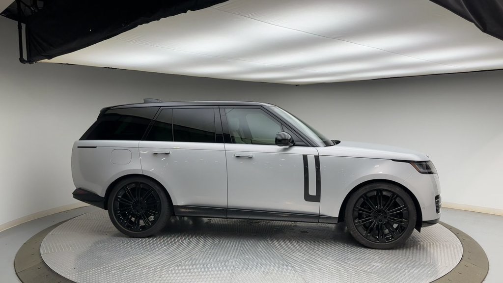 Certified 2026 Land Rover Range Rover SE AWD/4WD image 9