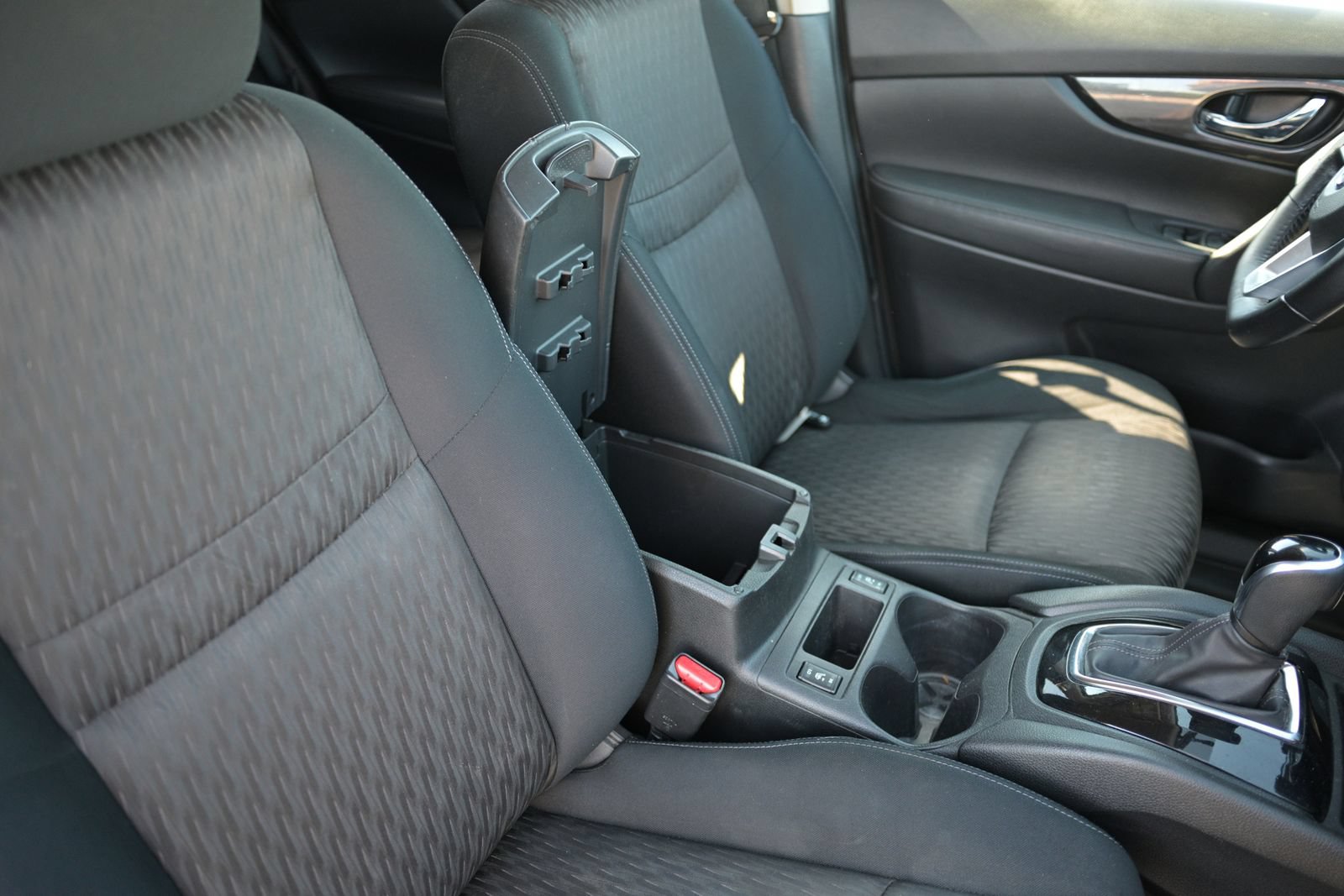Used 2017 Nissan Rogue SV AWD/4WD image 50