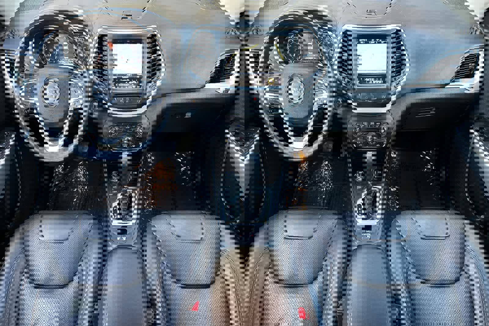 Used 2018 Jeep Cherokee Overland image 3