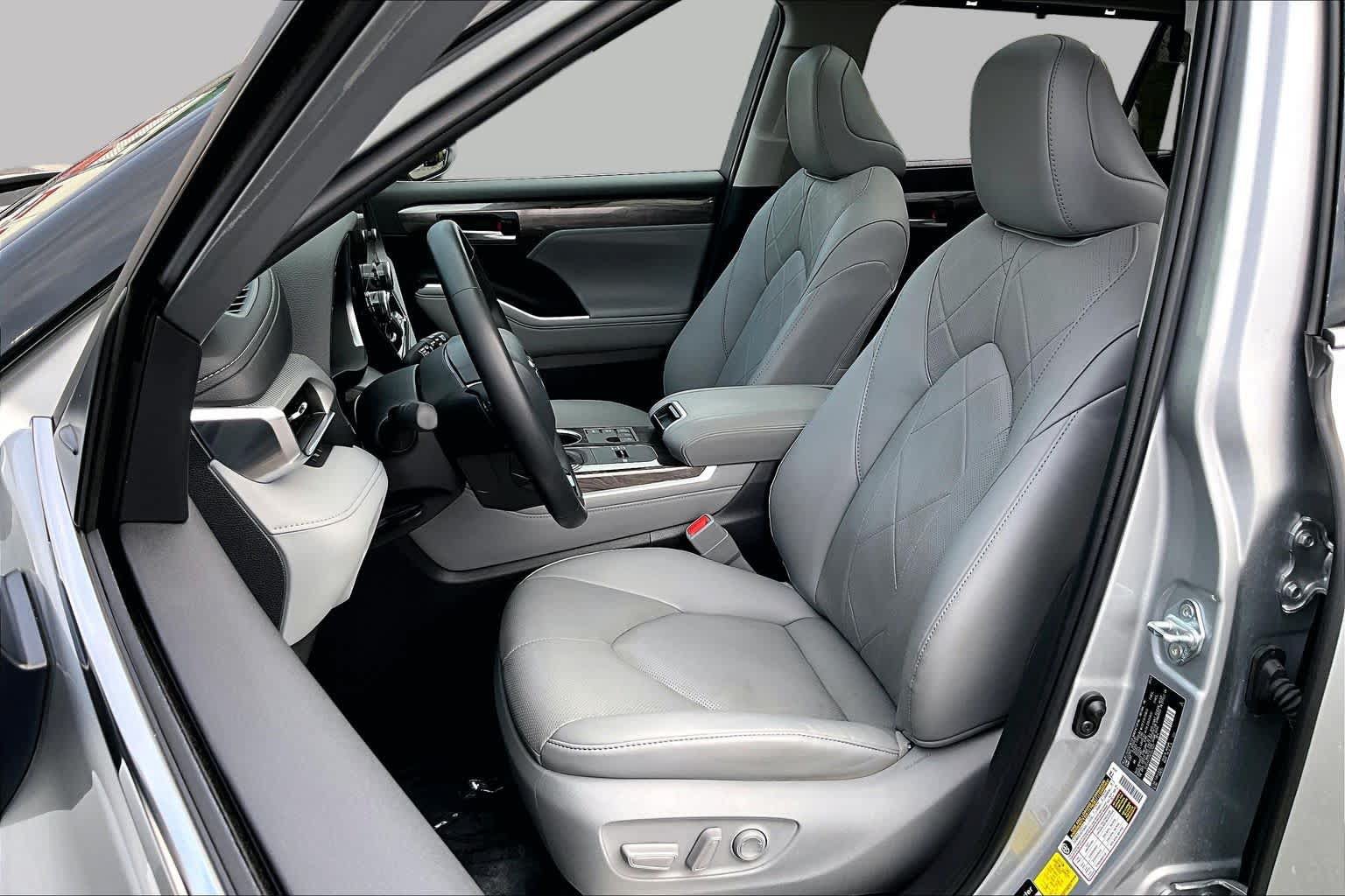 Used 2024 Toyota Highlander Platinum AWD/4WD image 8