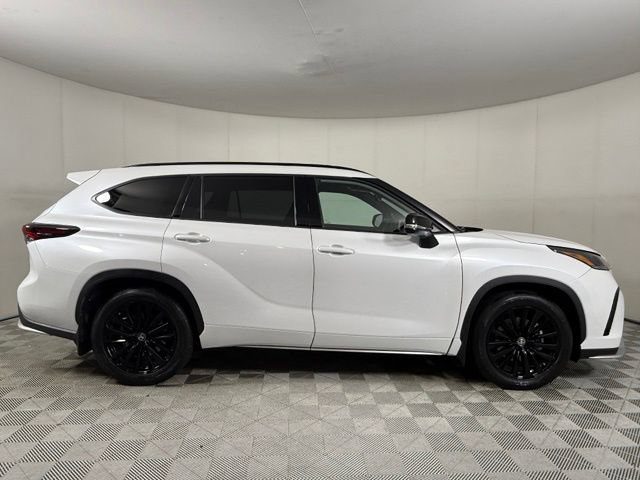 Used 2024 Toyota Highlander XSE FWD image 9