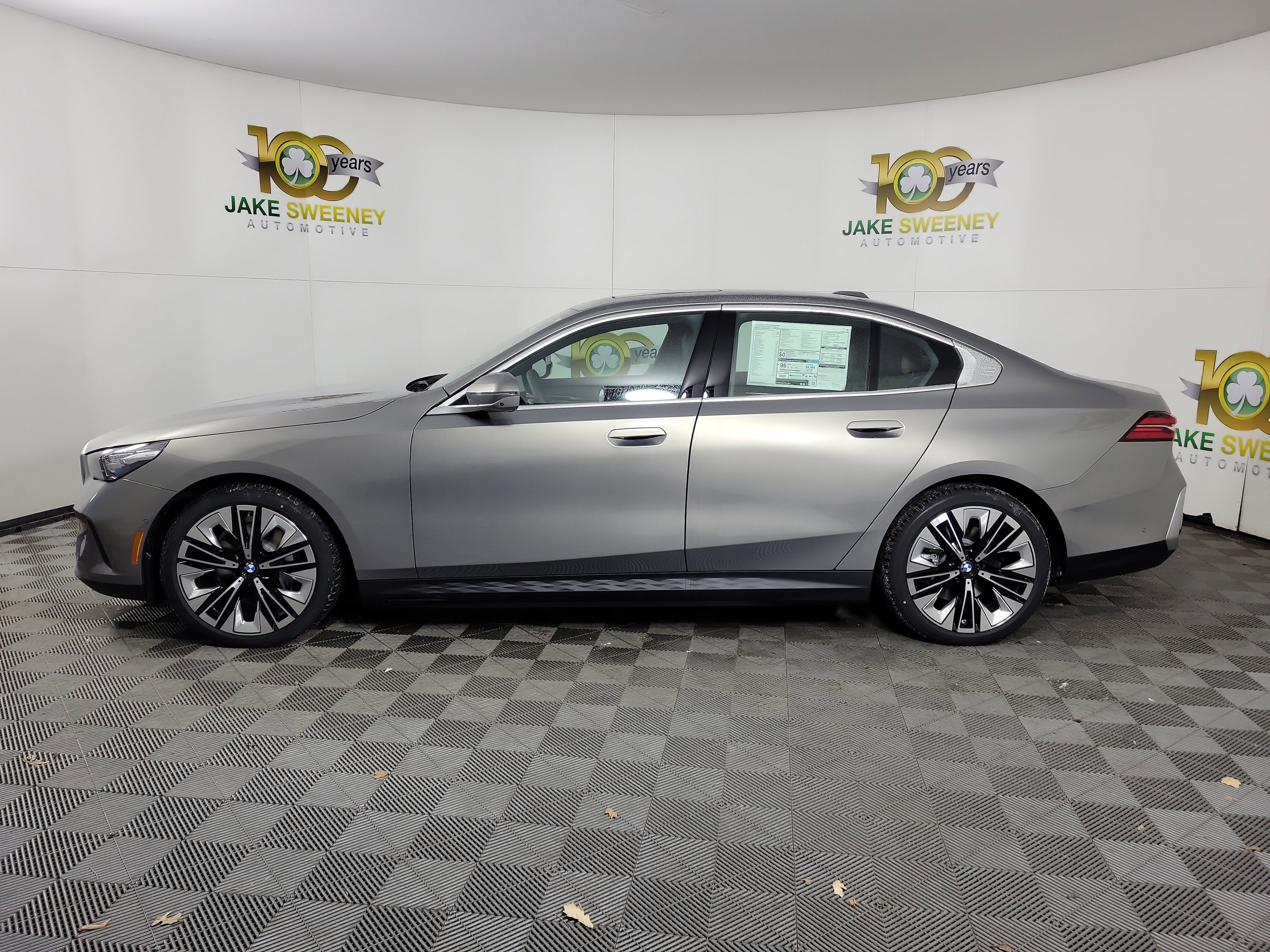 New 2026 BMW i5 eDrive40 w/ Premium Package image 4