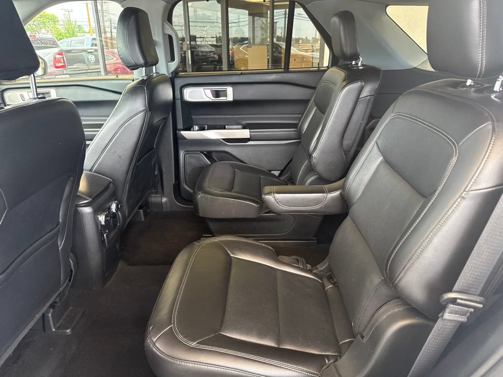 Used 2022 Ford Explorer Limited w/ Limited Technology Package AWD/4WD image 16