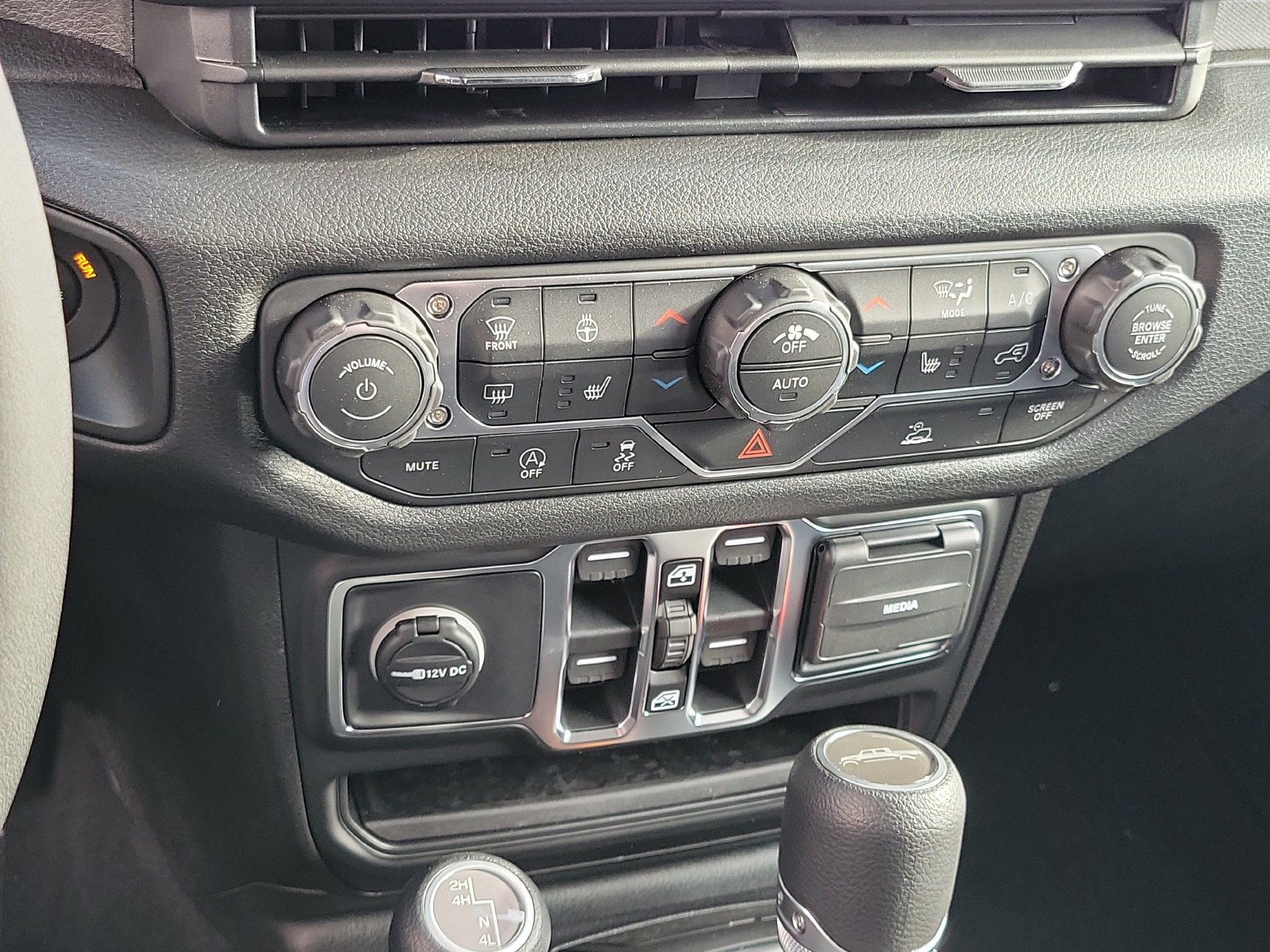 New 2026 Jeep Gladiator Sport AWD/4WD image 11