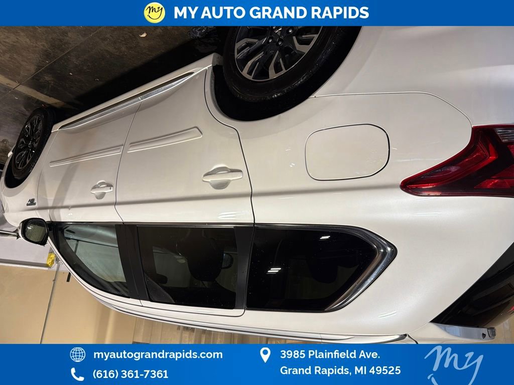 Used 2018 Mitsubishi Outlander SEL image 47