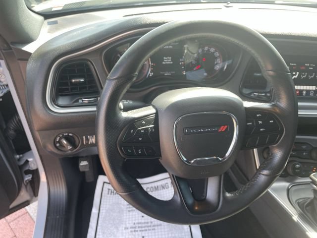 Used 2022 Dodge Challenger SXT w/ Driver Convenience Group RWD image 13