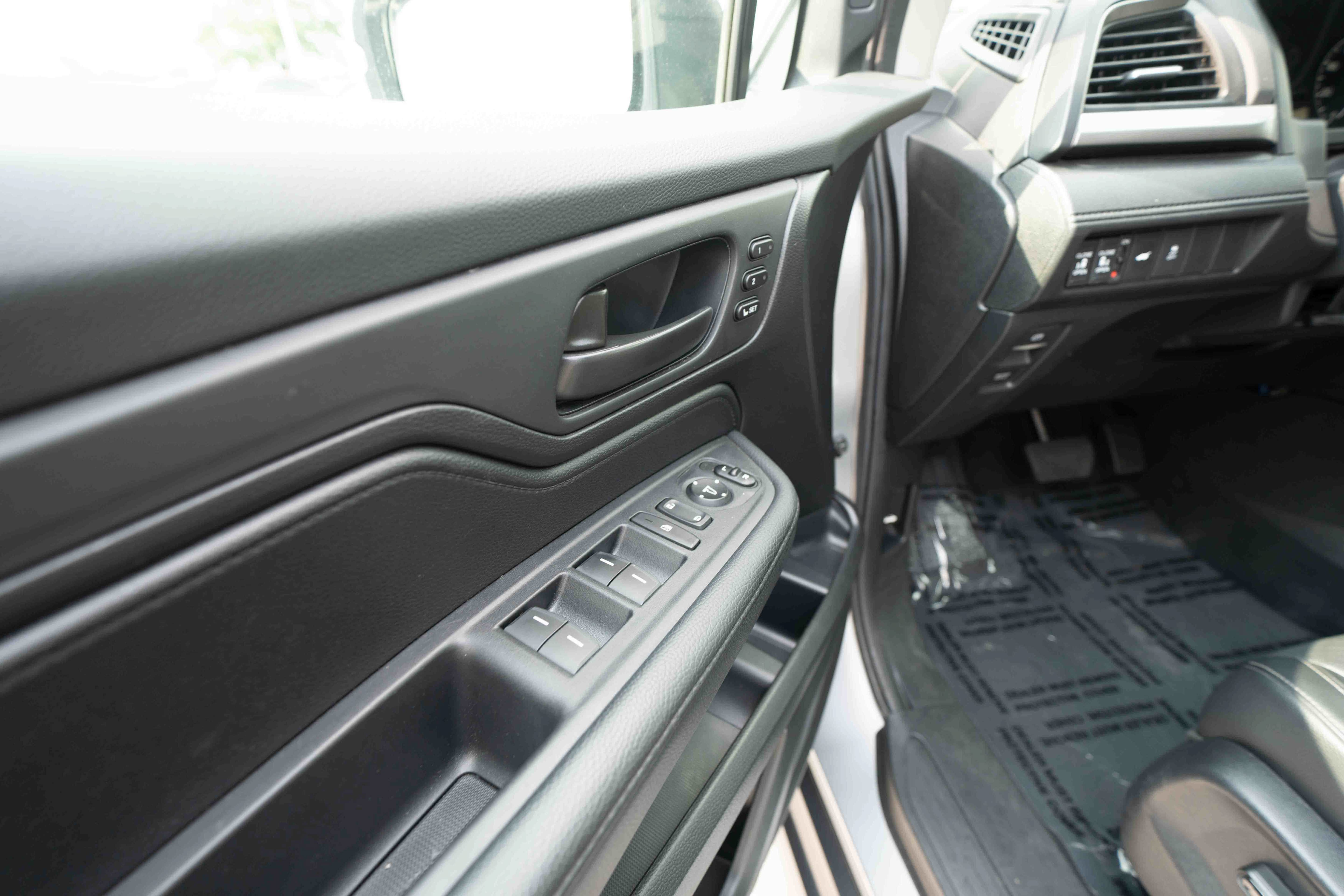 Certified 2025 Honda Odyssey EX-L image 7