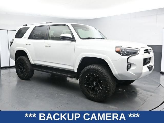 Used 2022 Toyota 4Runner SR5 AWD/4WD image 3