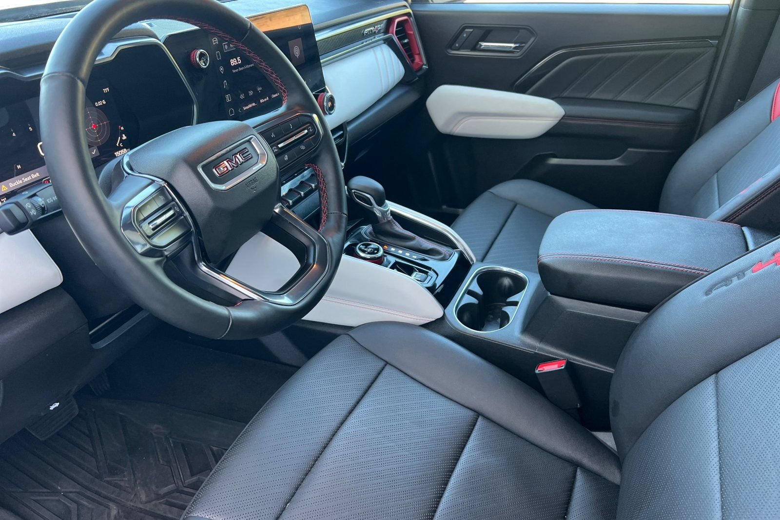 Used 2024 GMC Canyon AT4X AWD/4WD image 7