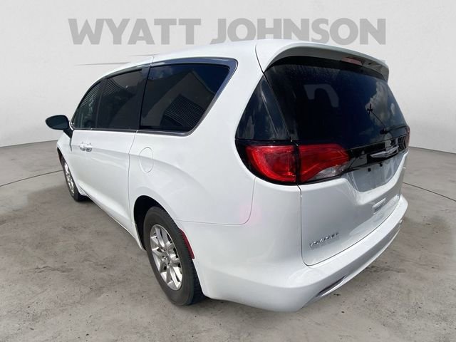 Used 2024 Chrysler Voyager LX image 7