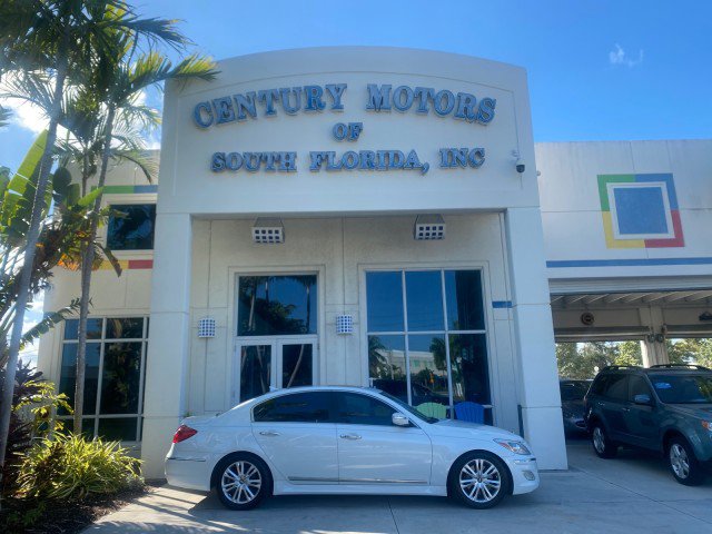 Used 2012 Hyundai Genesis 4.6 image 1