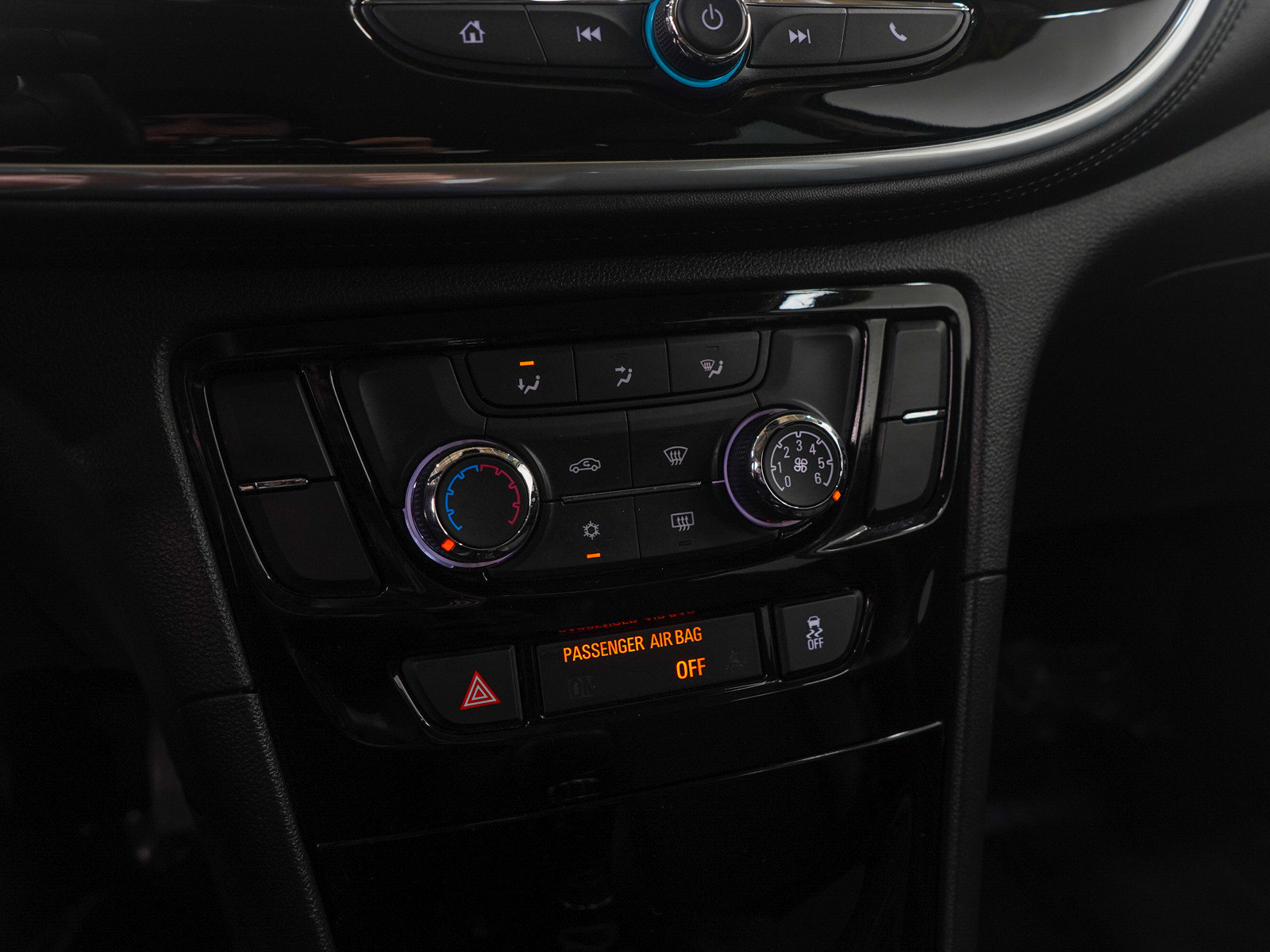 Used 2022 Buick Encore Preferred image 21