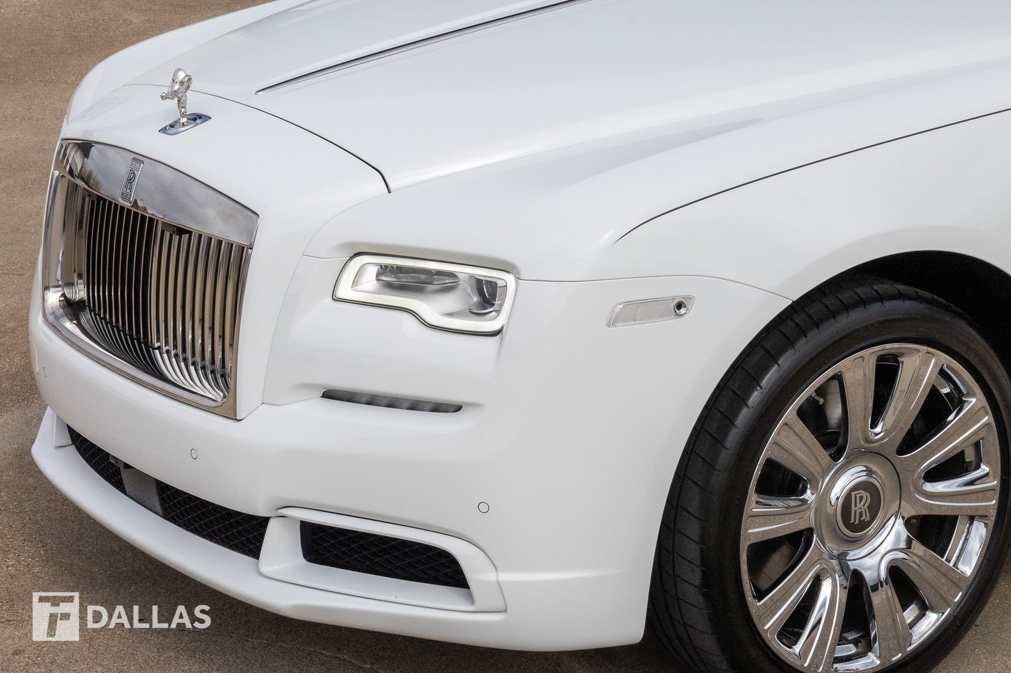 Used 2019 Rolls-Royce Dawn RWD image 7