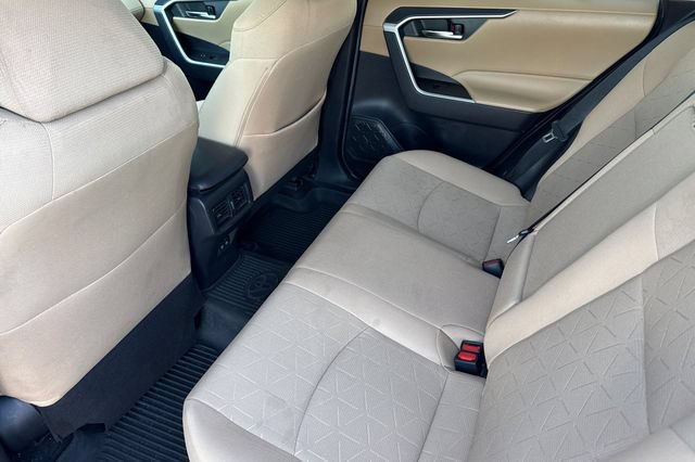 Used 2021 Toyota RAV4 XLE w/ Convenience Package AWD/4WD image 15