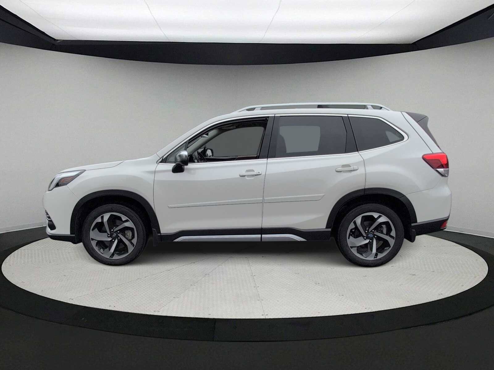 Used 2024 Subaru Forester Touring AWD/4WD image 5