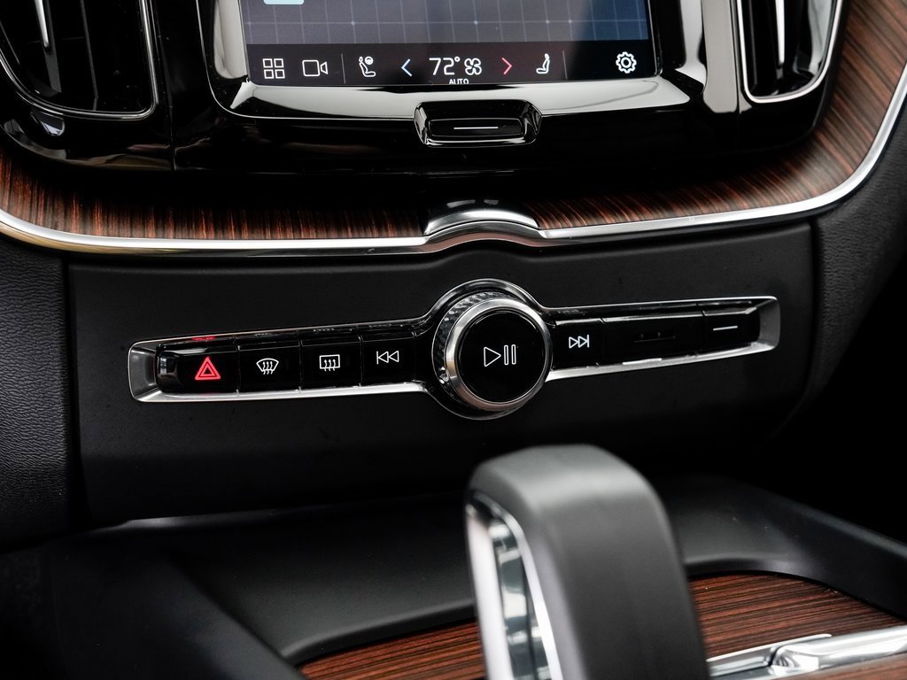 Used 2024 Volvo XC60 T8 Plus image 17