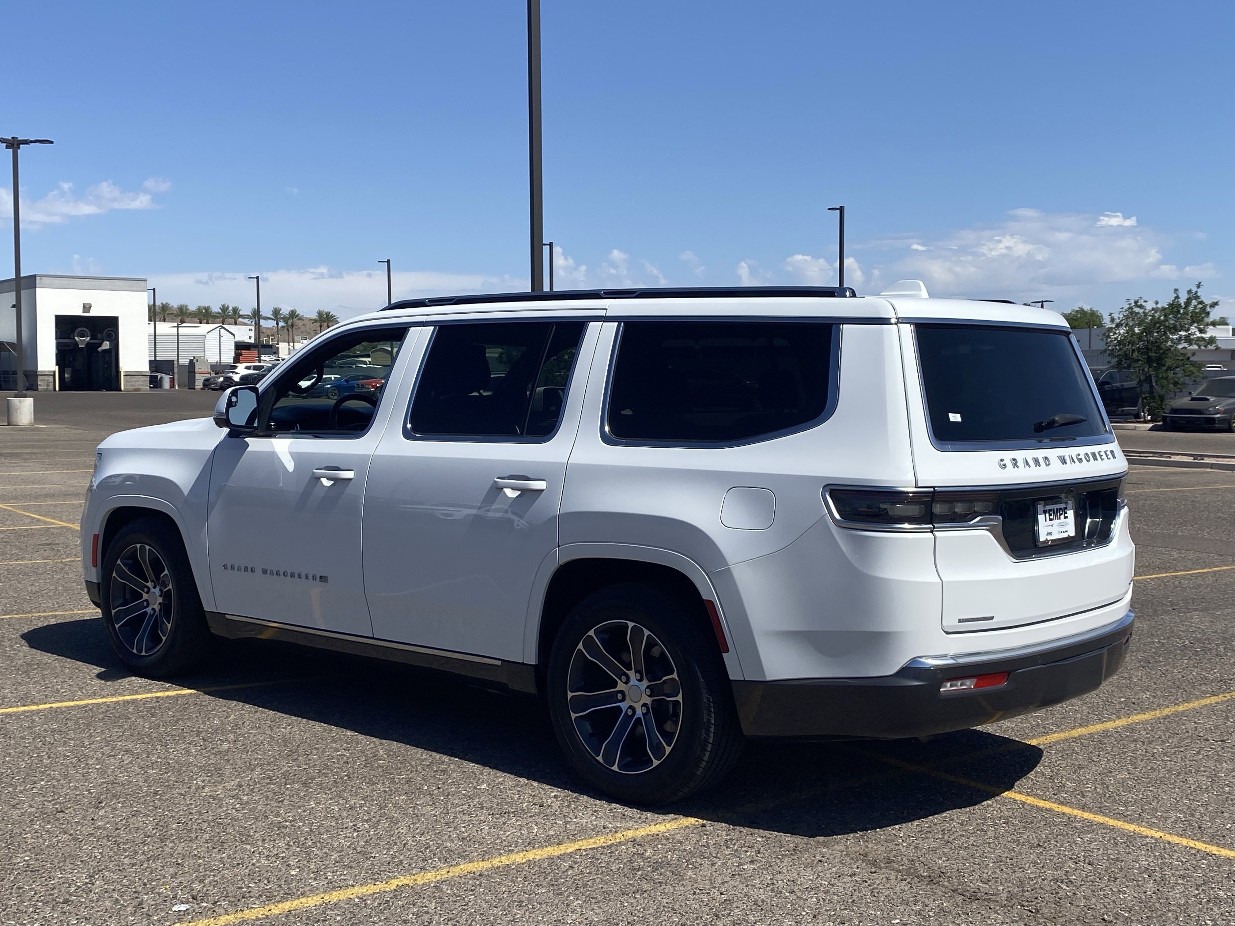 Certified 2022 Jeep Grand Wagoneer Series I AWD/4WD image 4
