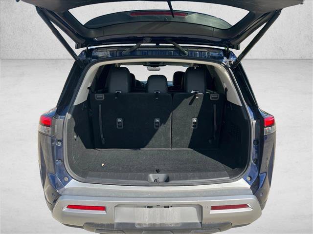 Used 2025 Nissan Pathfinder SL FWD image 6