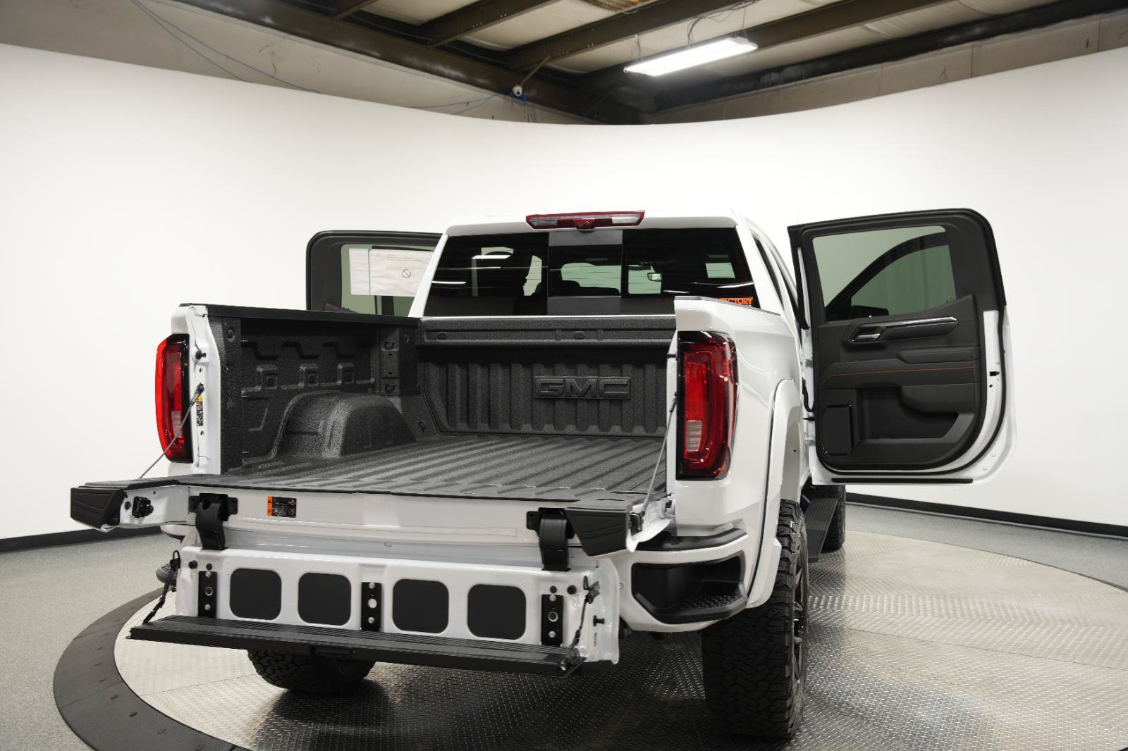 New 2026 GMC Sierra 1500 AT4 w/ AT4 Premium Package AWD/4WD image 14