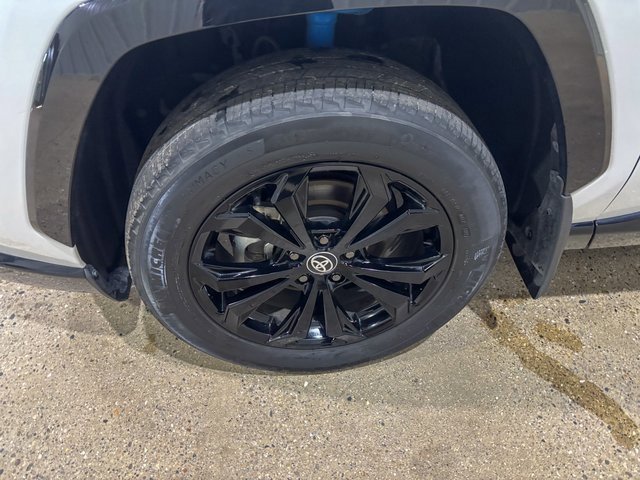 Used 2023 Toyota RAV4 SE image 12