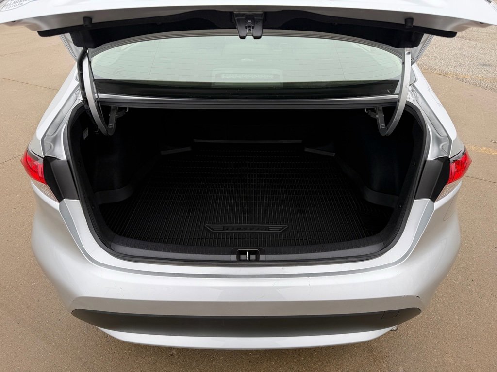 Used 2021 Toyota Corolla LE image 26