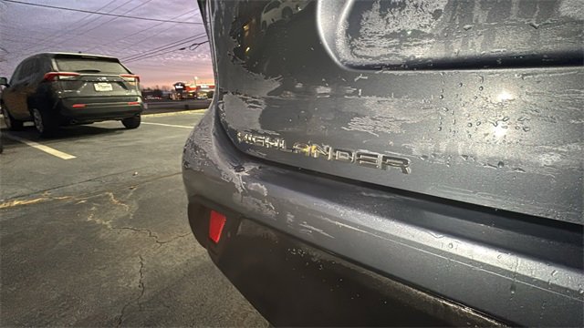 Used 2023 Toyota Highlander XLE image 32