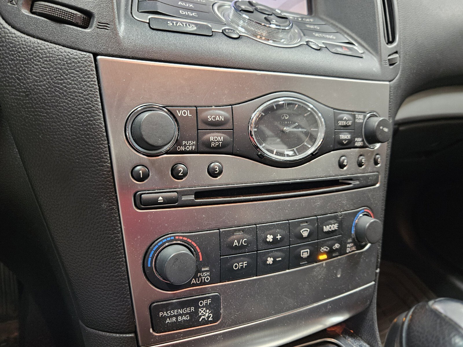 Used 2013 INFINITI G37 x w/ Premium Pkg image 23