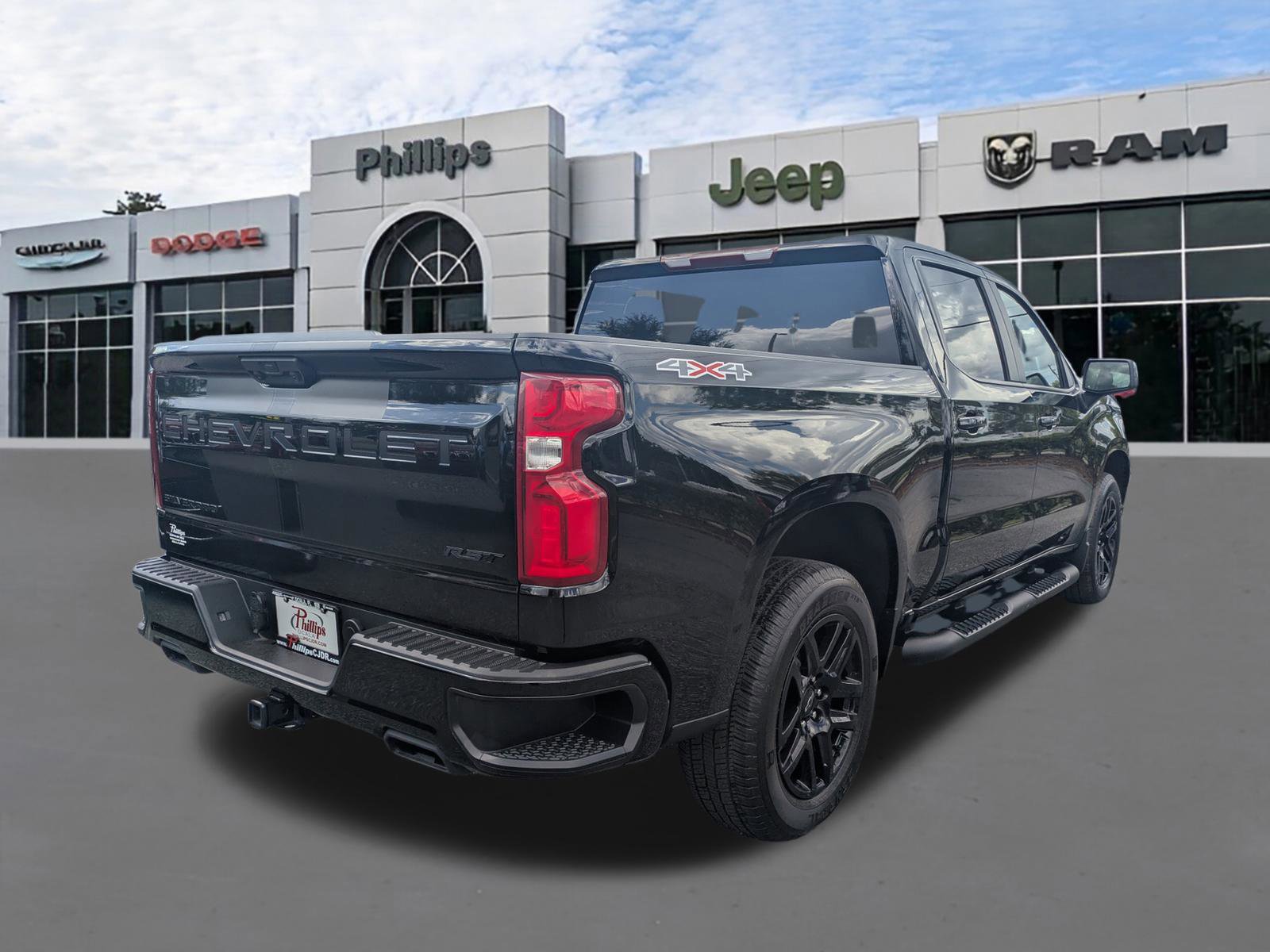 Used 2024 Chevrolet Silverado 1500 RST w/ Rally Edition AWD/4WD image 4