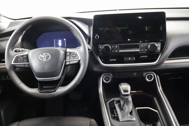 Certified 2024 Toyota Grand Highlander AWD image 15