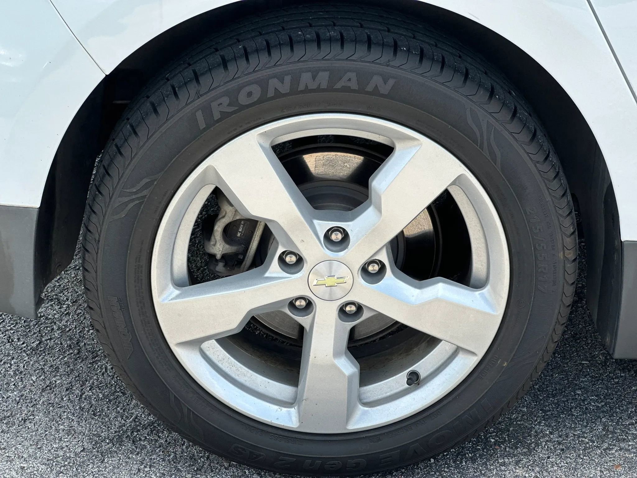 Used 2014 Chevrolet Volt FWD image 25