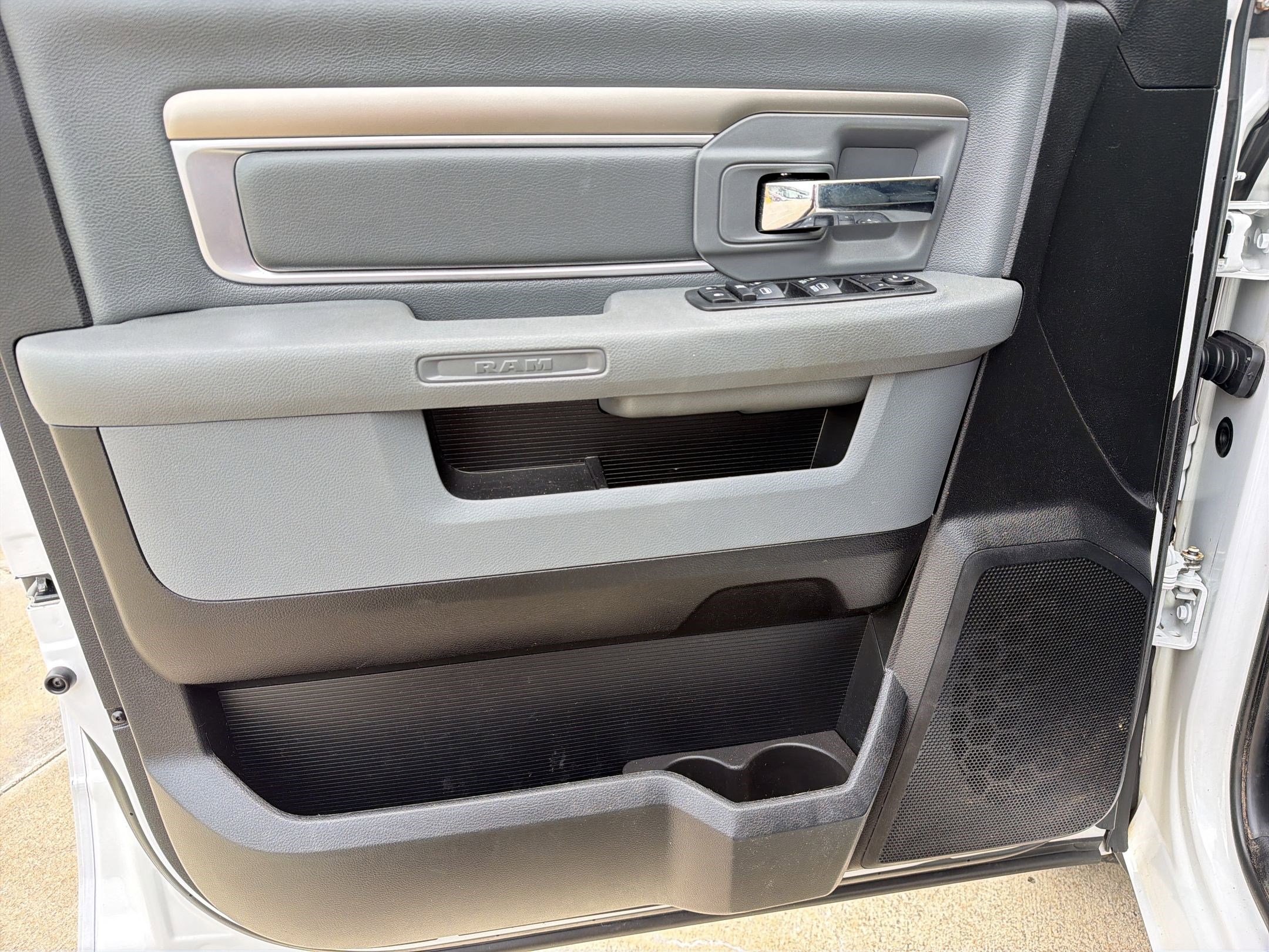 Used 2019 RAM 1500 Classic SLT RWD image 13