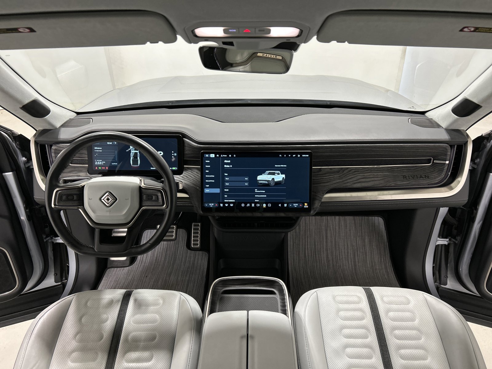 Used 2022 Rivian R1T Adventure image 25