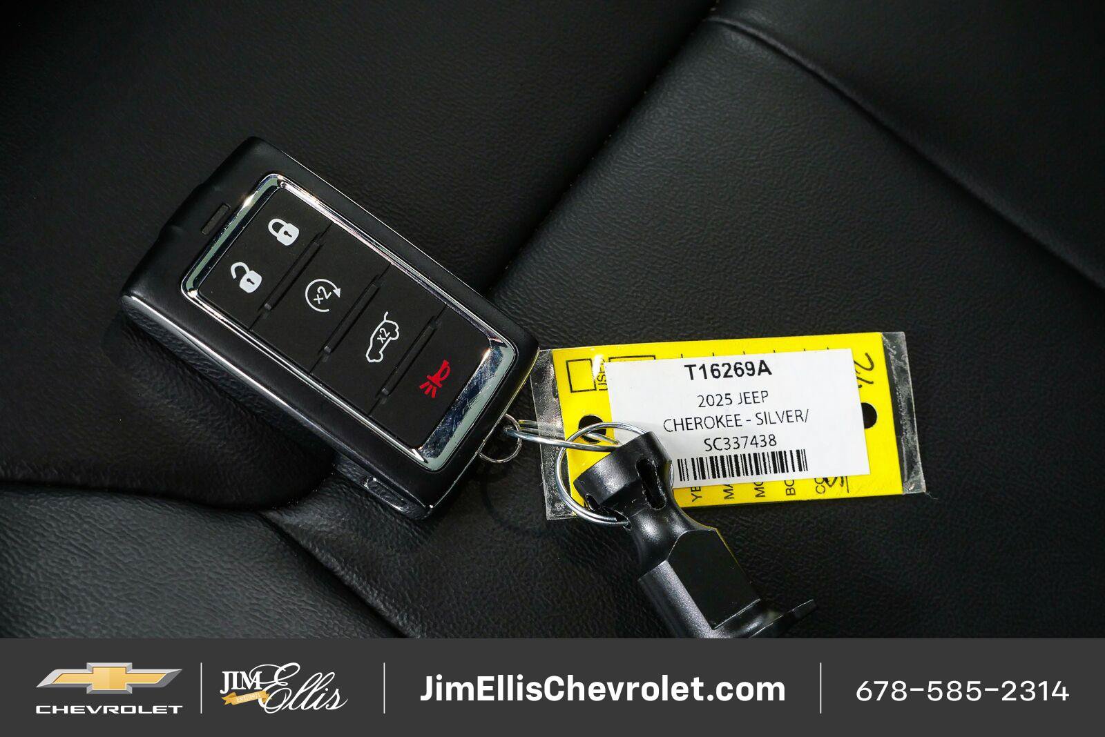 Used 2025 Jeep Grand Cherokee Limited w/ Black Appearance Package RWD image 39