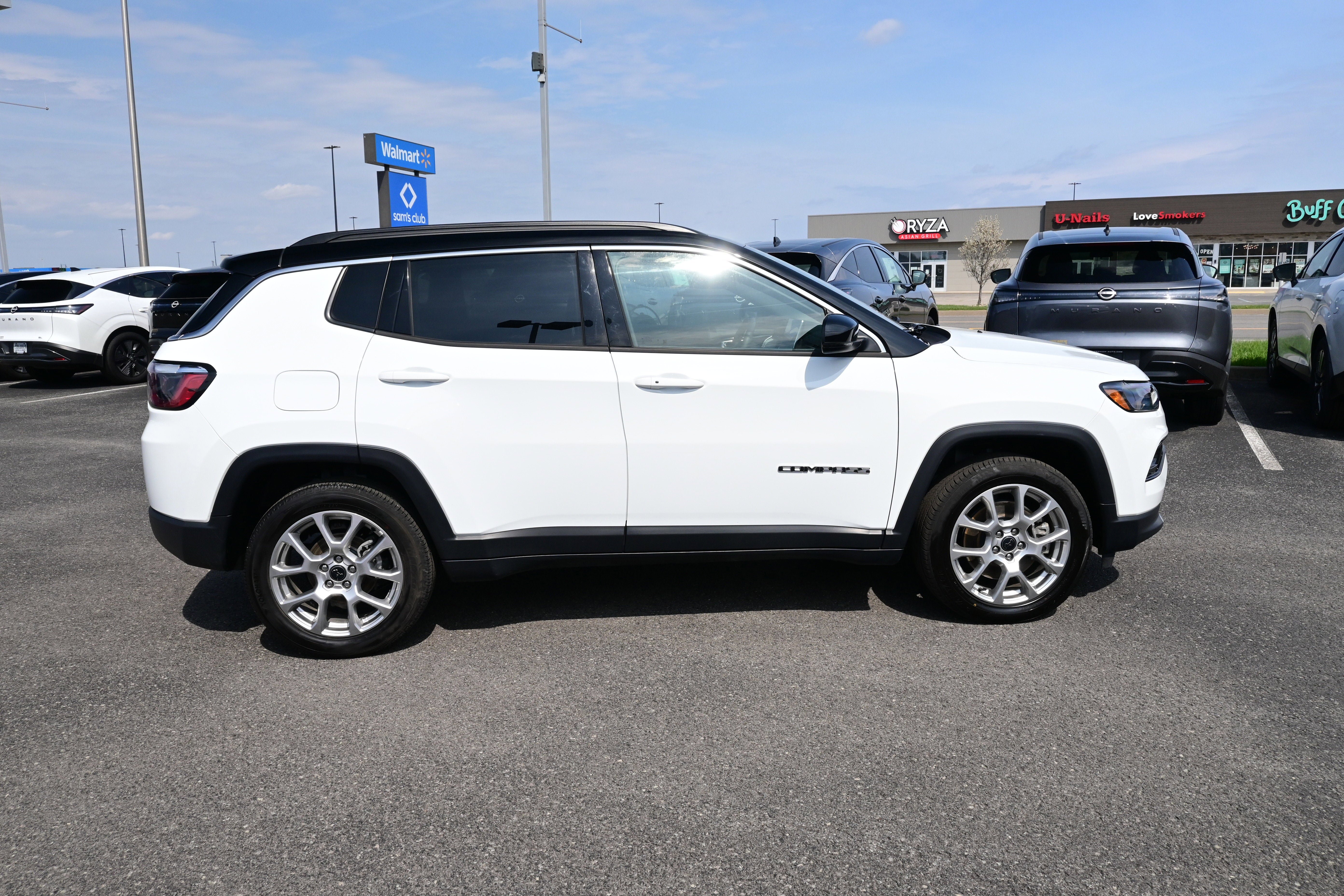 Used 2025 Jeep Compass Limited AWD/4WD image 5