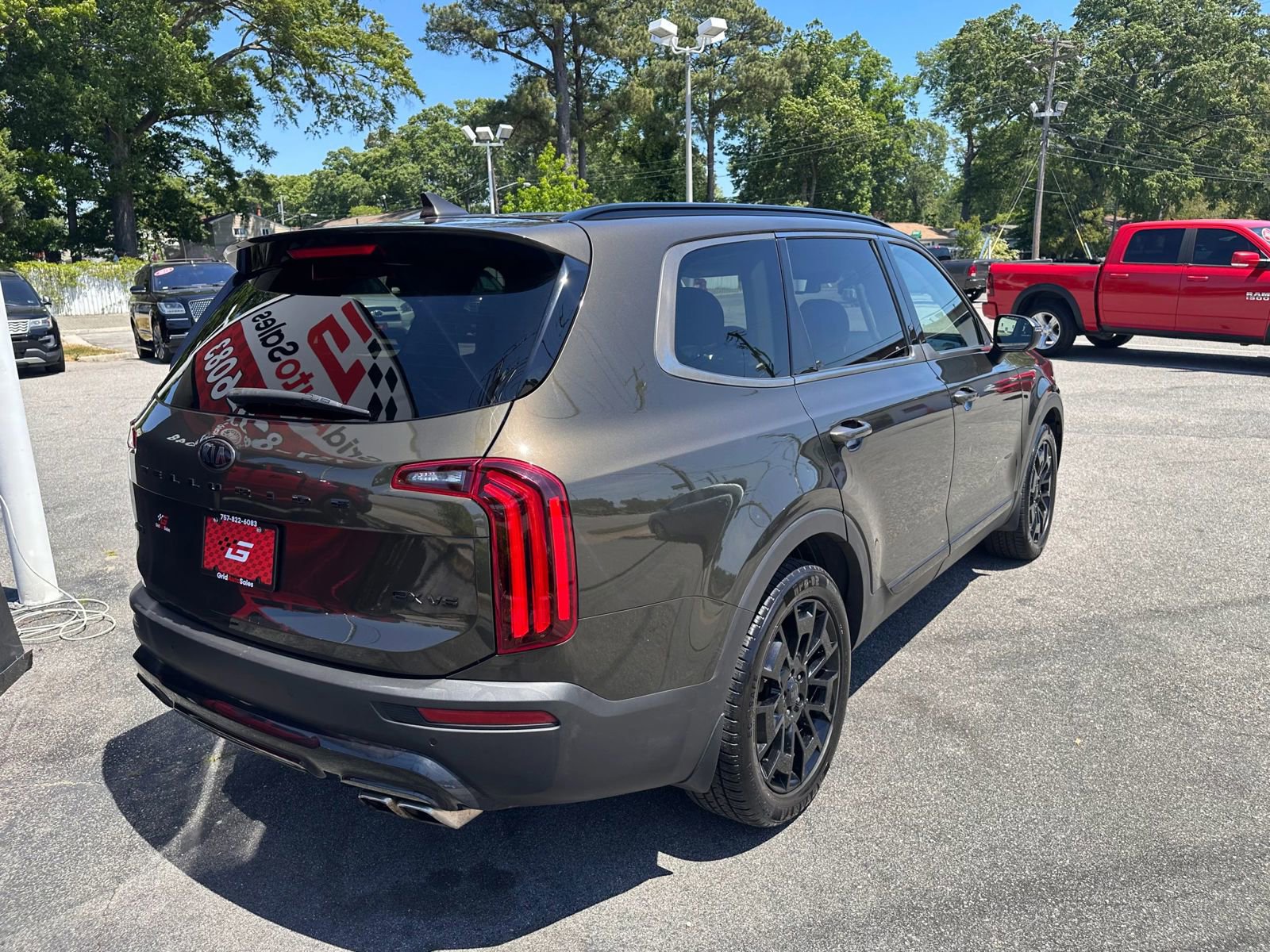 Used 2021 Kia Telluride EX w/ EX Premium Package AWD/4WD image 3