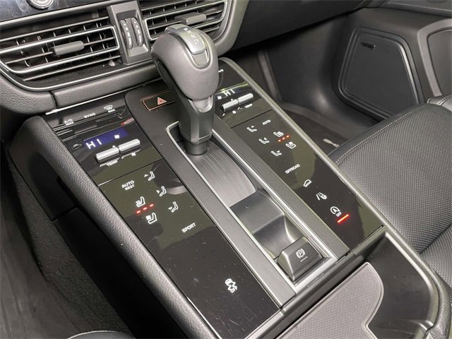 Certified 2025 Porsche Macan image 33
